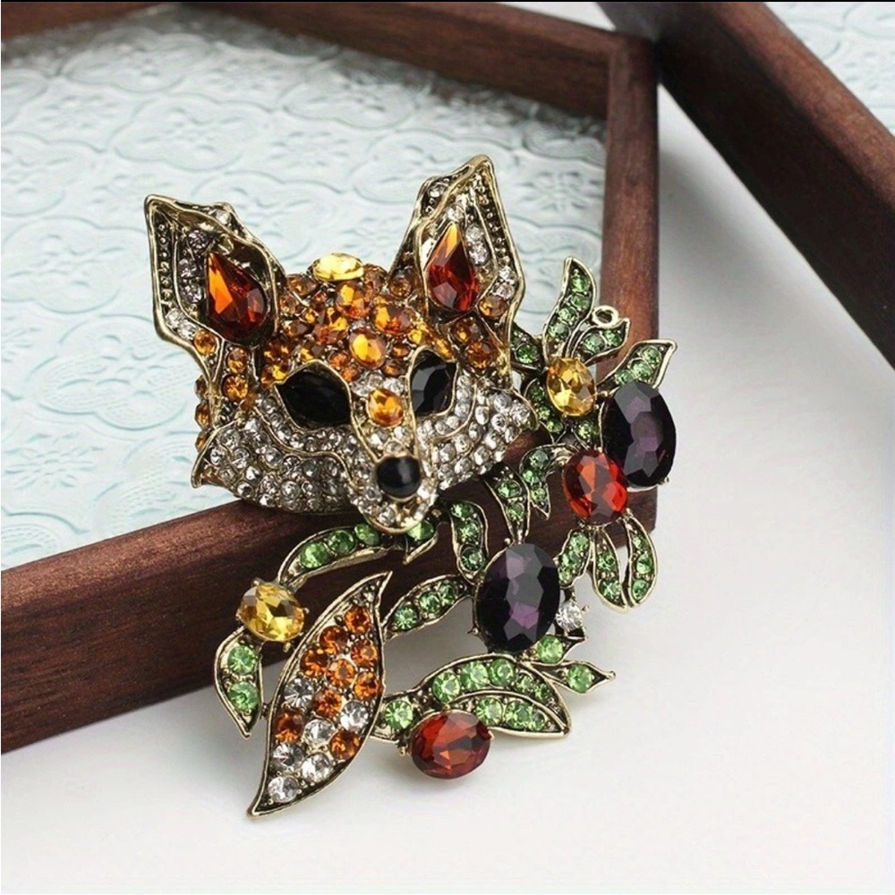 Large Elegant Fox Brooch with Multicolor Crystals Metal Base - Picture 3 of 4